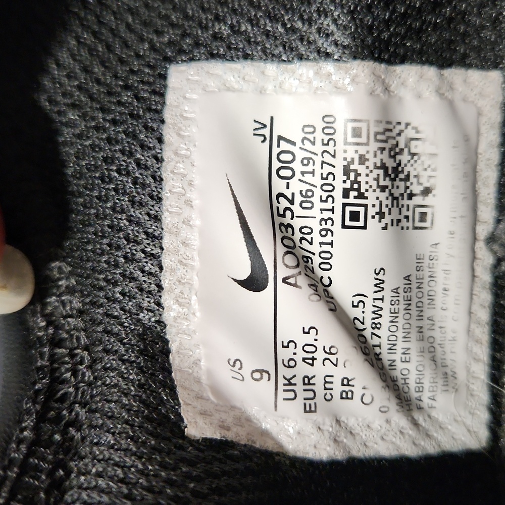 Nike Tennis Shoes - Picture 4 of 4